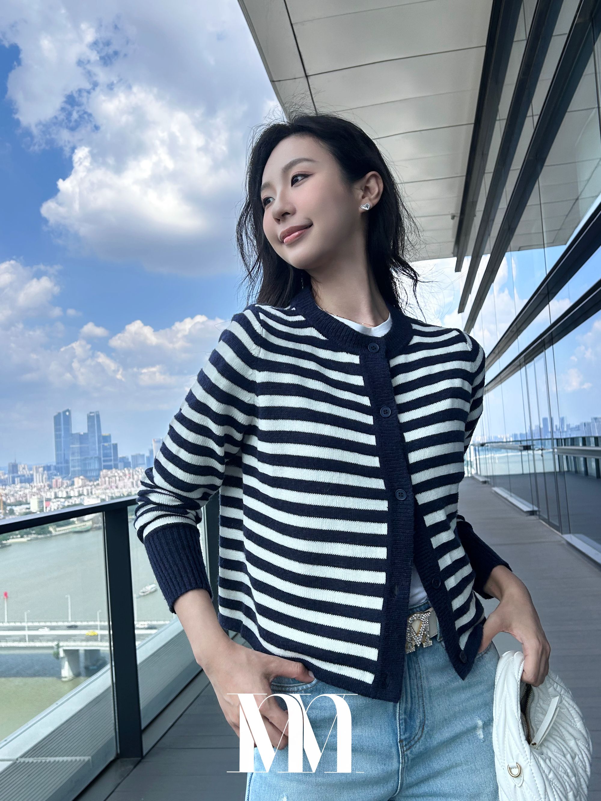 海军蓝针织条纹开衫