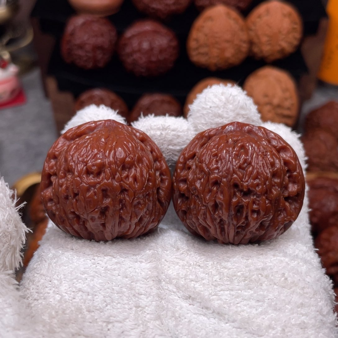 文玩核桃吊坠随*全品红绣球36.5尺