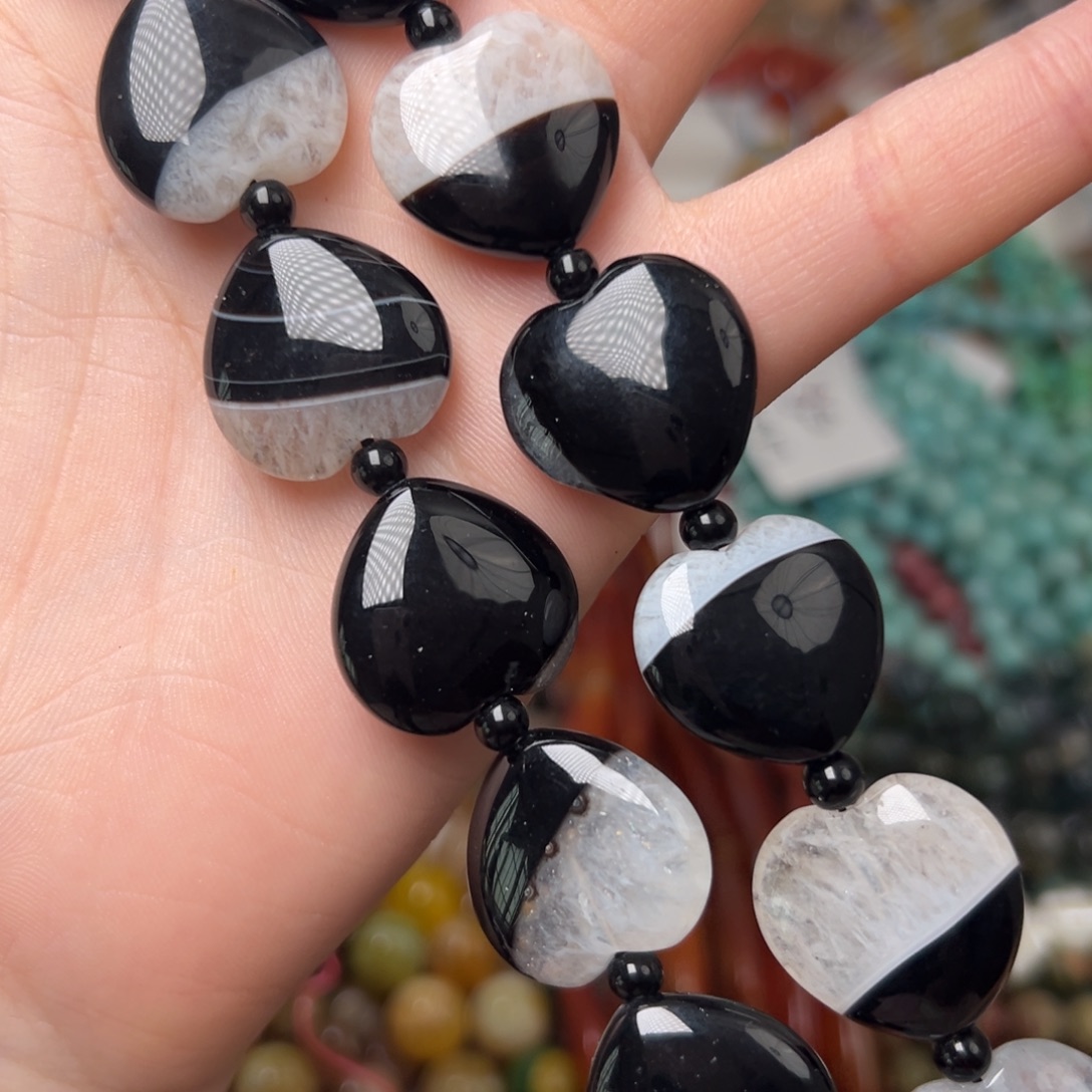 玛瑙/玉髓合金珠宝半成品L446。福20mm天然水晶玛瑙共生爱心一条