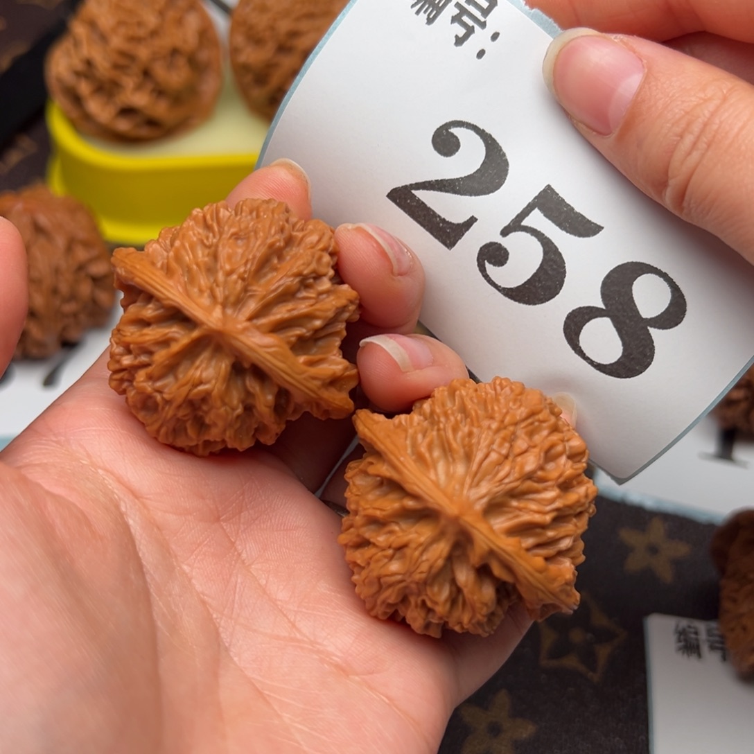 文玩核桃把件4.2苹果园258