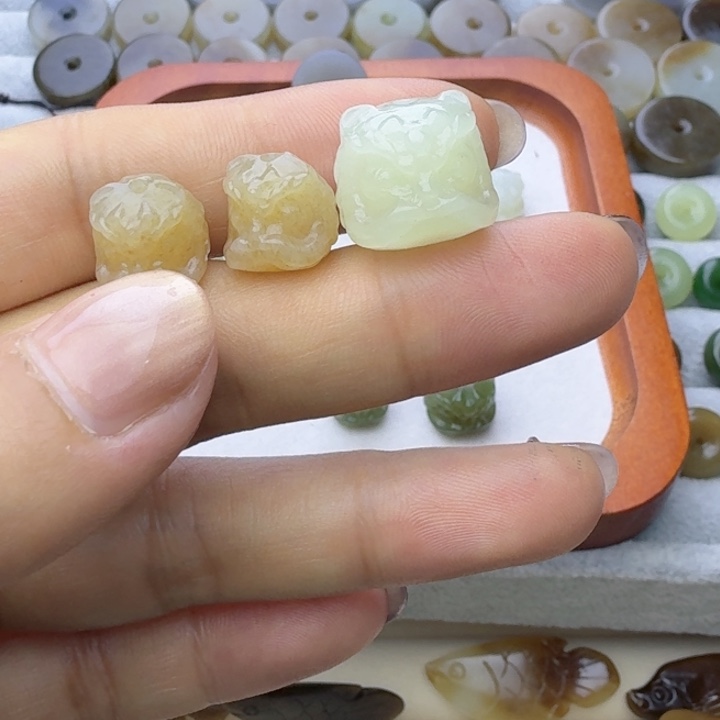 好***钱和田玉（糖玉）未镶嵌车挂