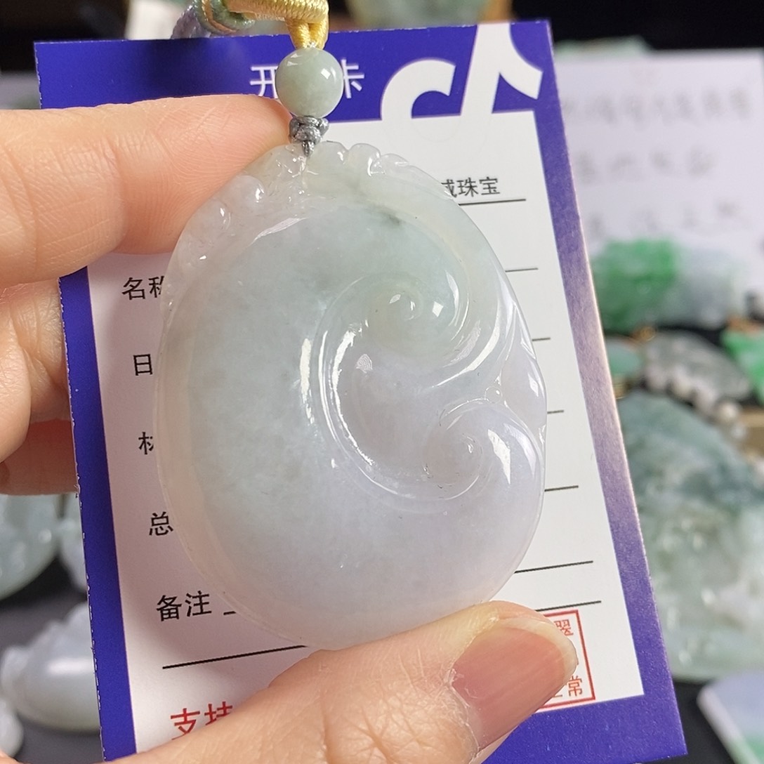 翡翠颈饰未镶嵌如意