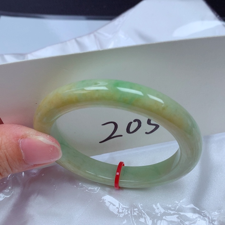 翡翠手镯未镶嵌翡翠