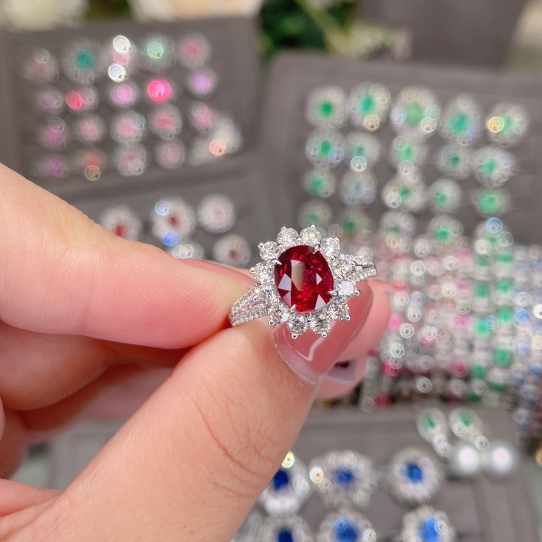 18K金镶嵌戒指红宝石无烧2.19Ct