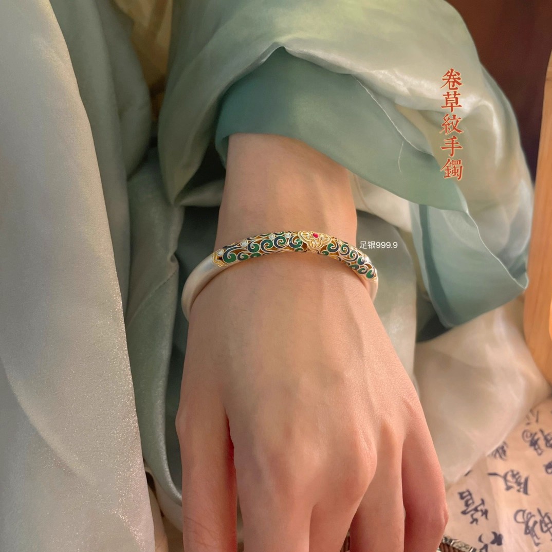 足银手镯 古法手镯女纯银999珐琅彩圆棍镂空封口式国风描金卷草纹
