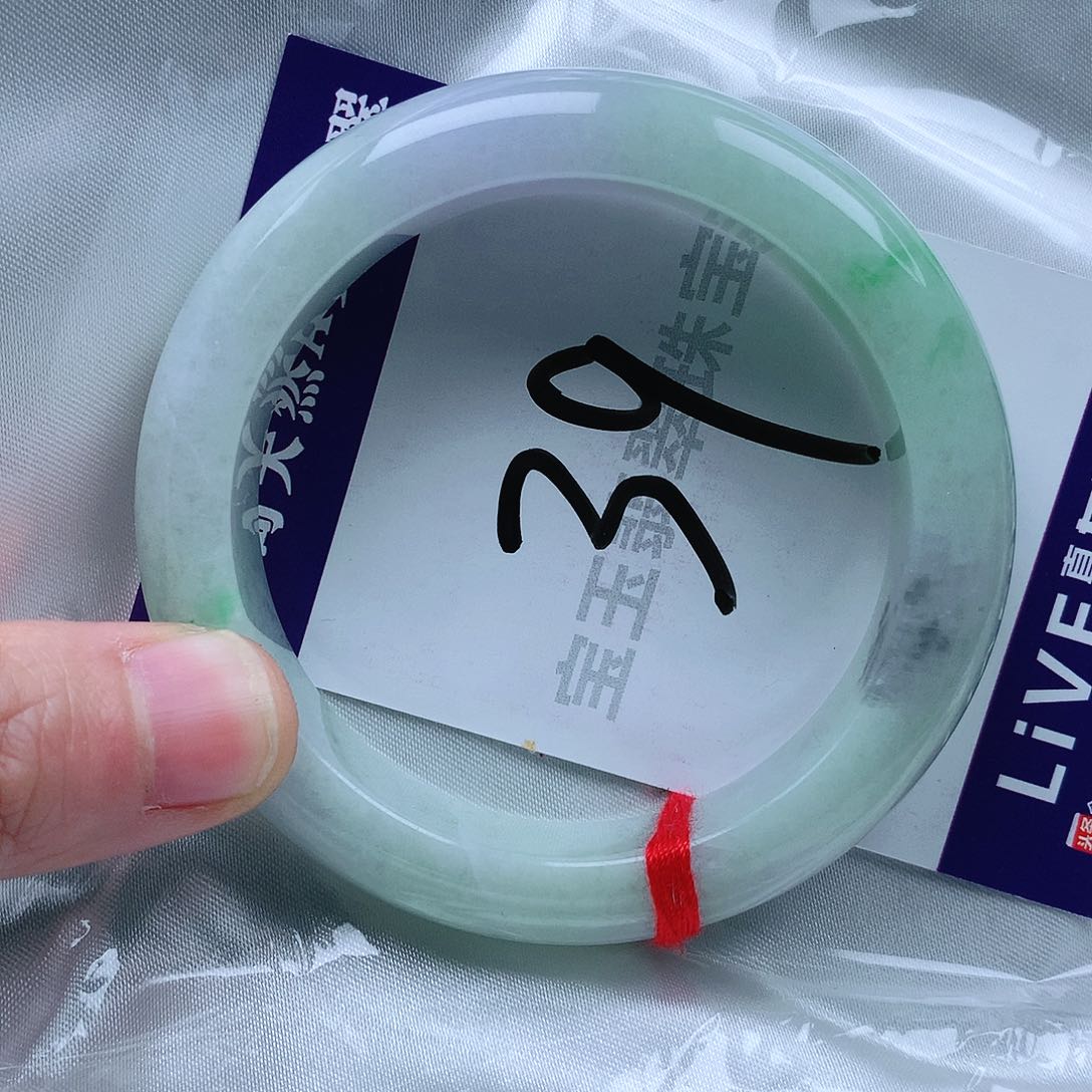 翡翠手镯未镶嵌55圈口