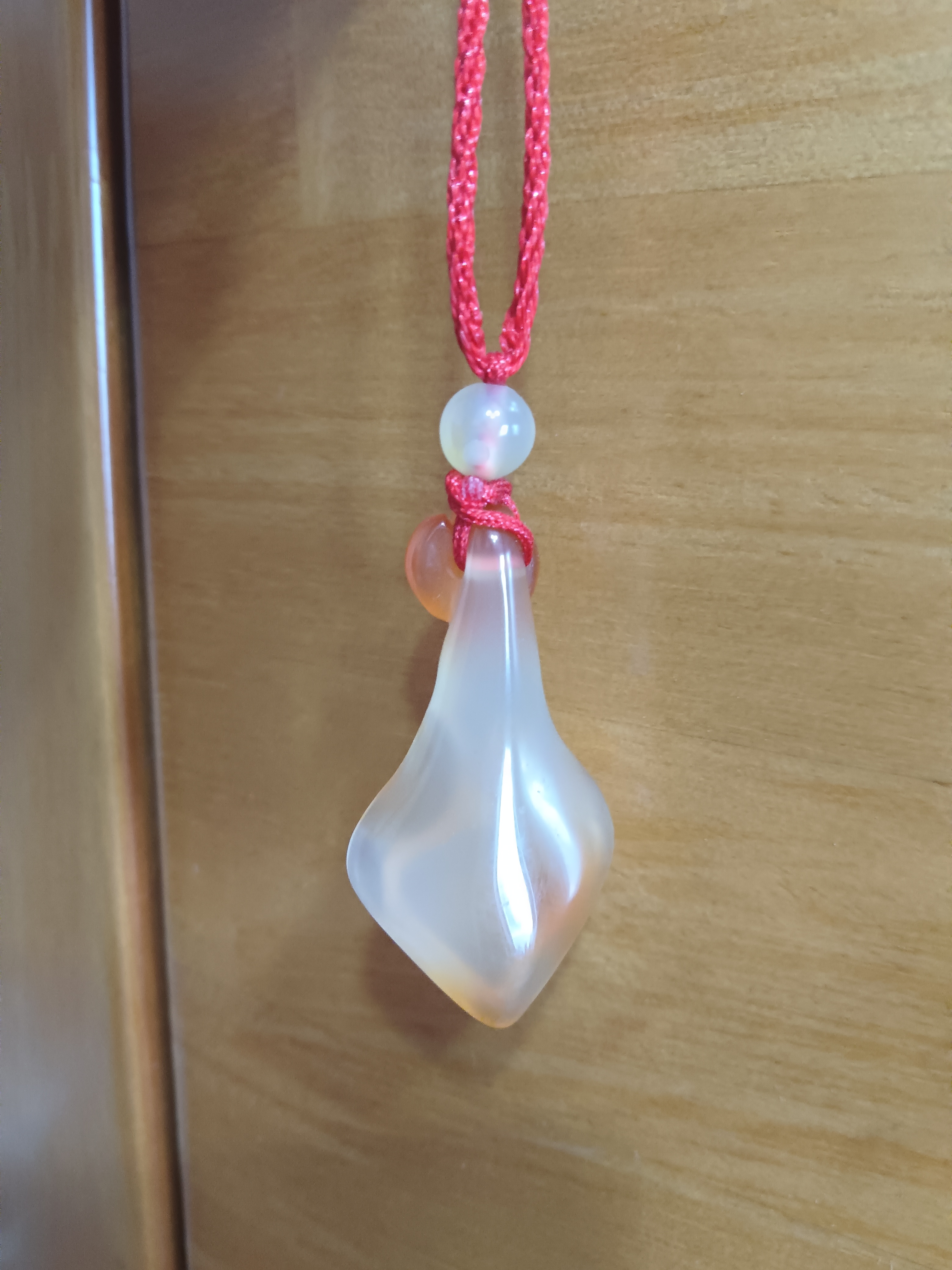 天然俏色玛瑙大肚腩翁仲挂件吊坠高度2.2宽1.4厚度0.9