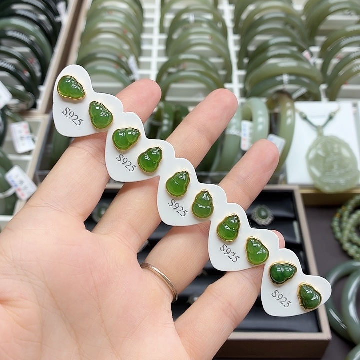 未镶嵌和田玉耳饰