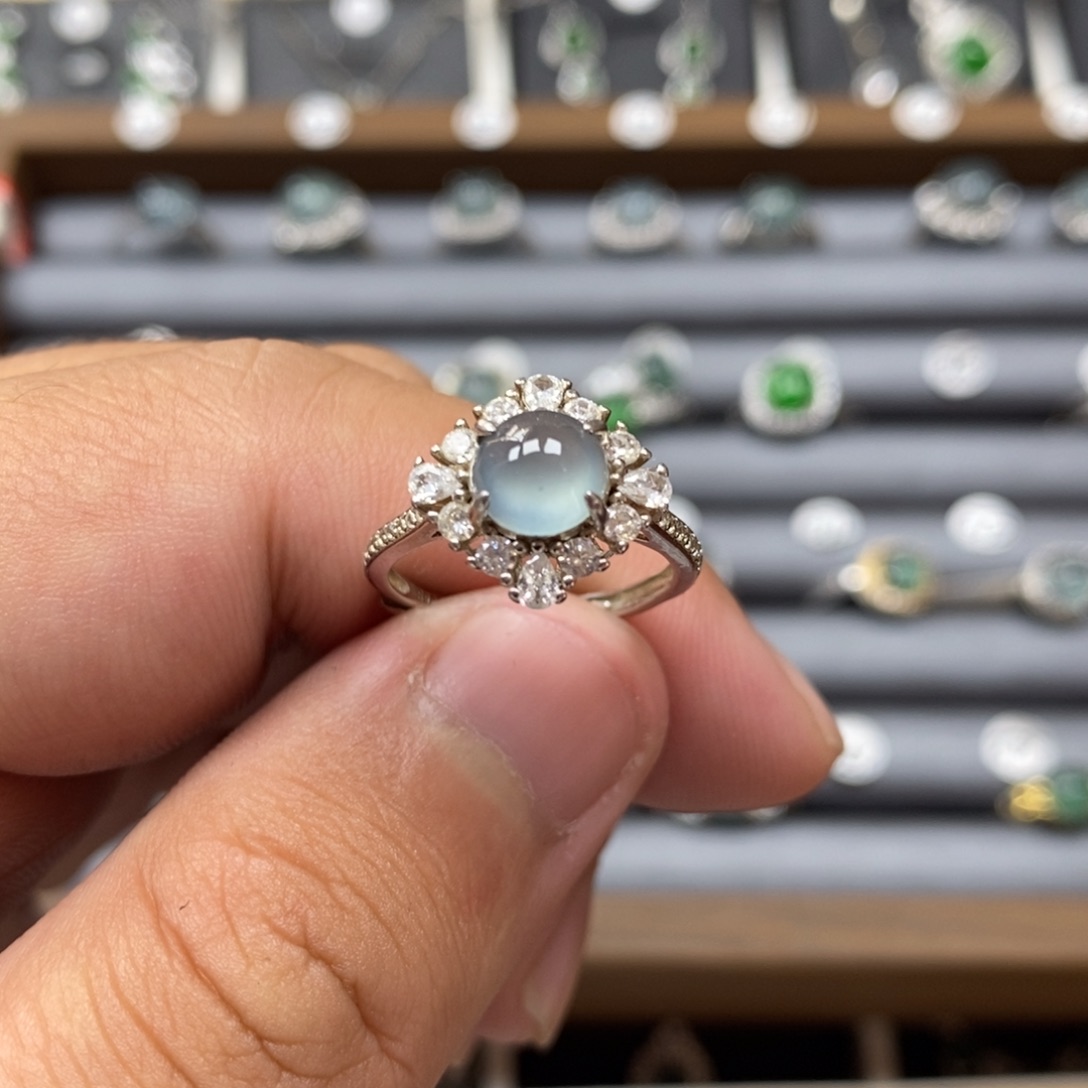 翡翠颈饰银S925镶嵌翡翠戒指