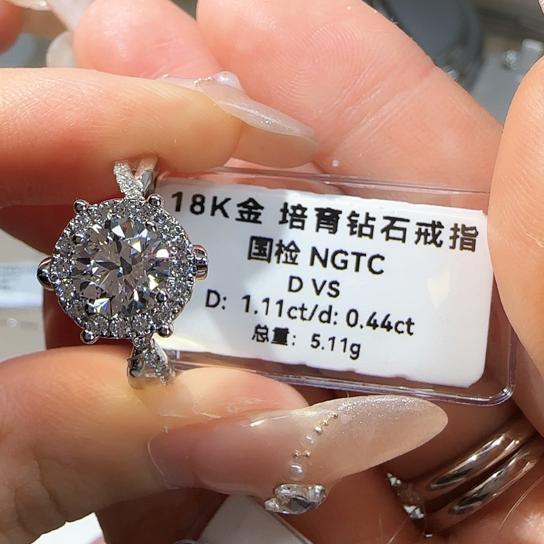 实验室培育钻石18K金镶嵌津****?1.1王室庄园 19