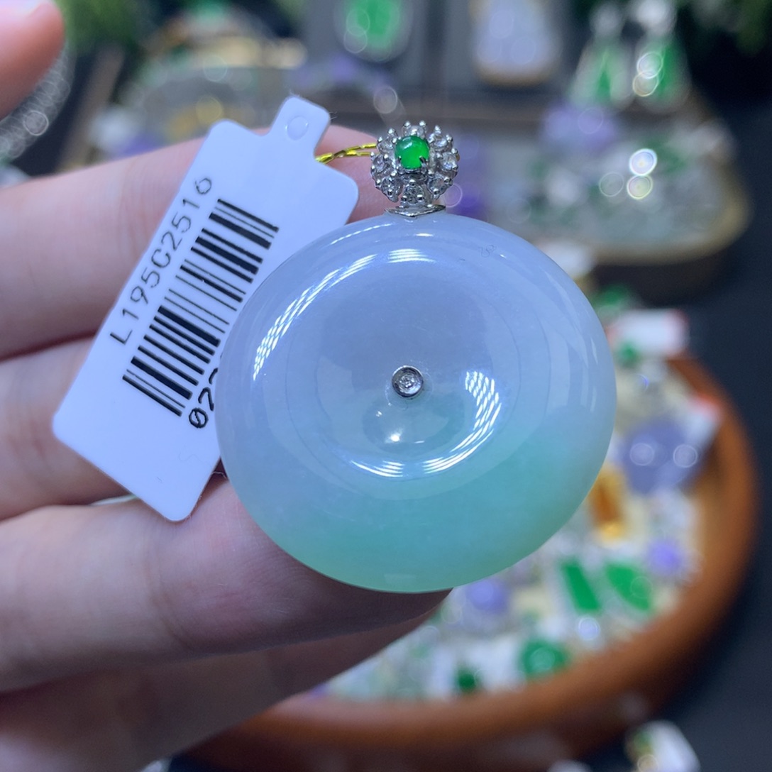 颈饰18K金镶嵌翡翠