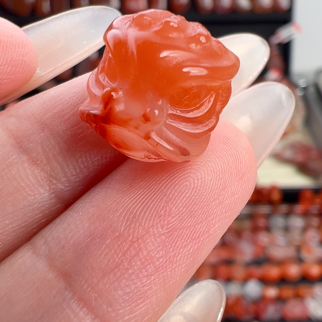 南红玛瑙未镶嵌颈饰醒狮头