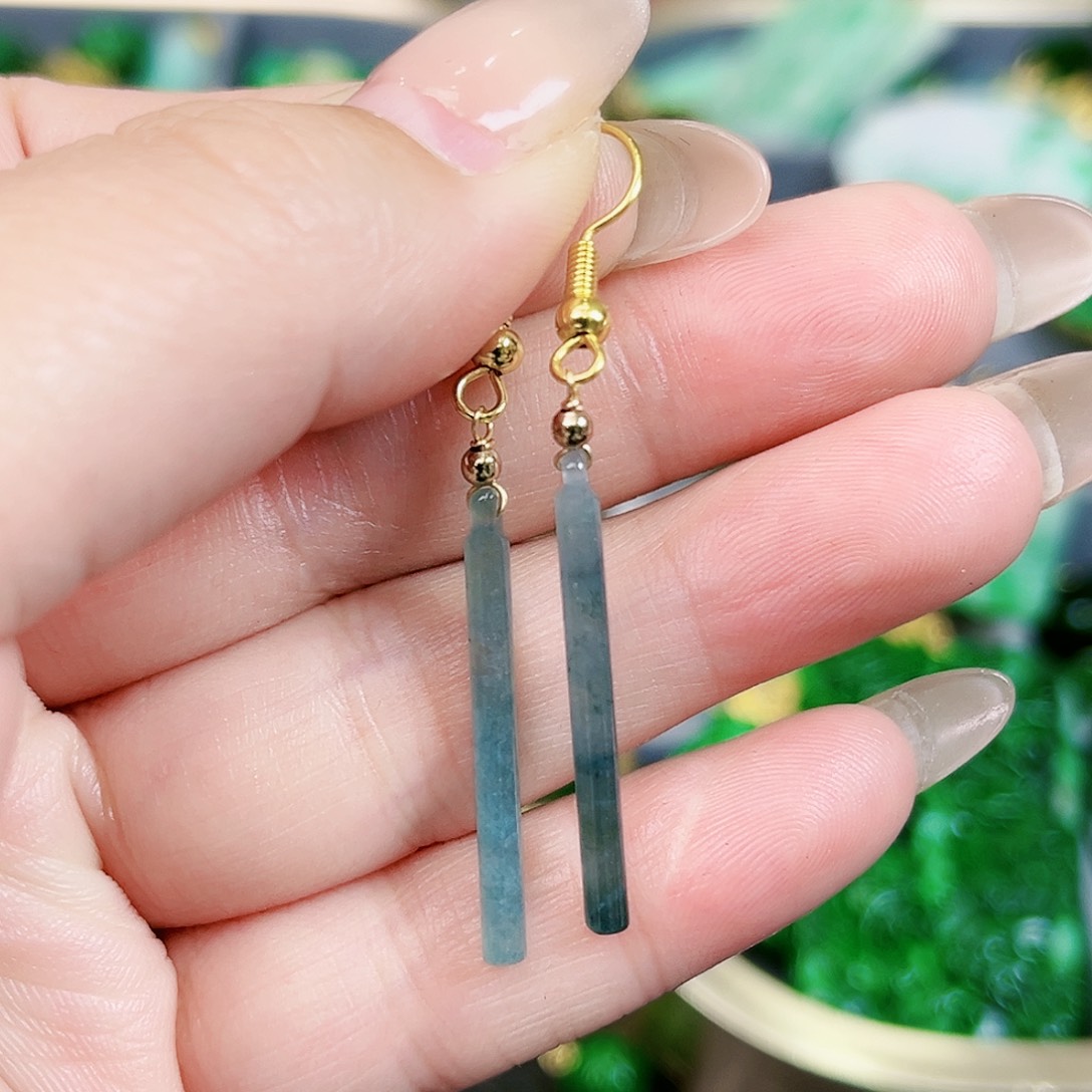 翡翠颈饰未镶嵌耳饰