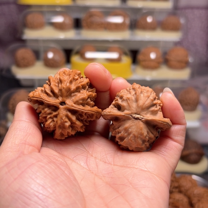 文玩核桃把件鱼**.龙鳞纹，京八对