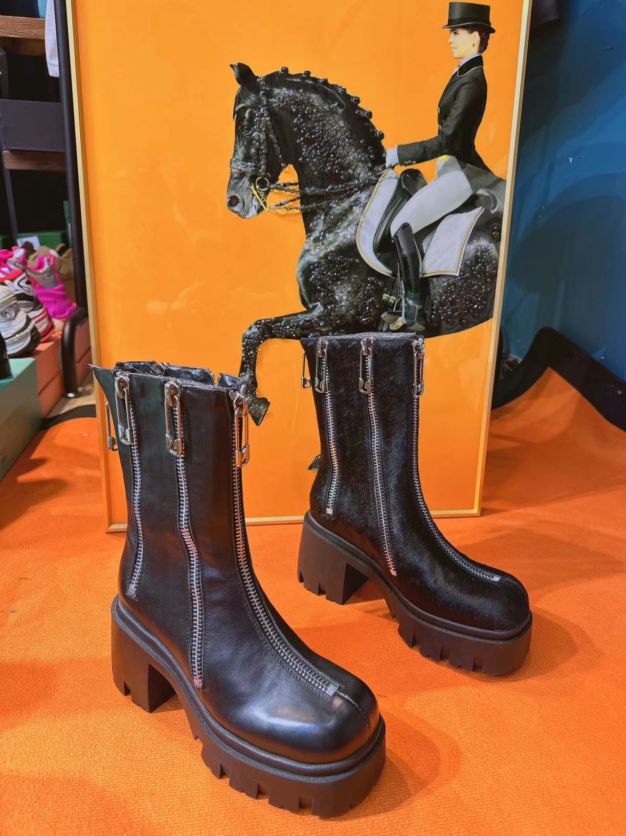 时尚百搭高端舒适女靴