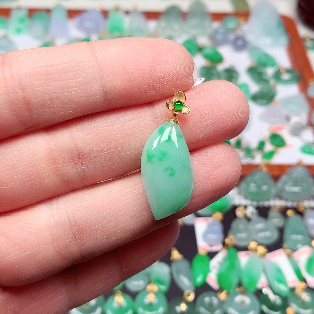 翡翠颈饰18K金镶嵌天然翡翠A货