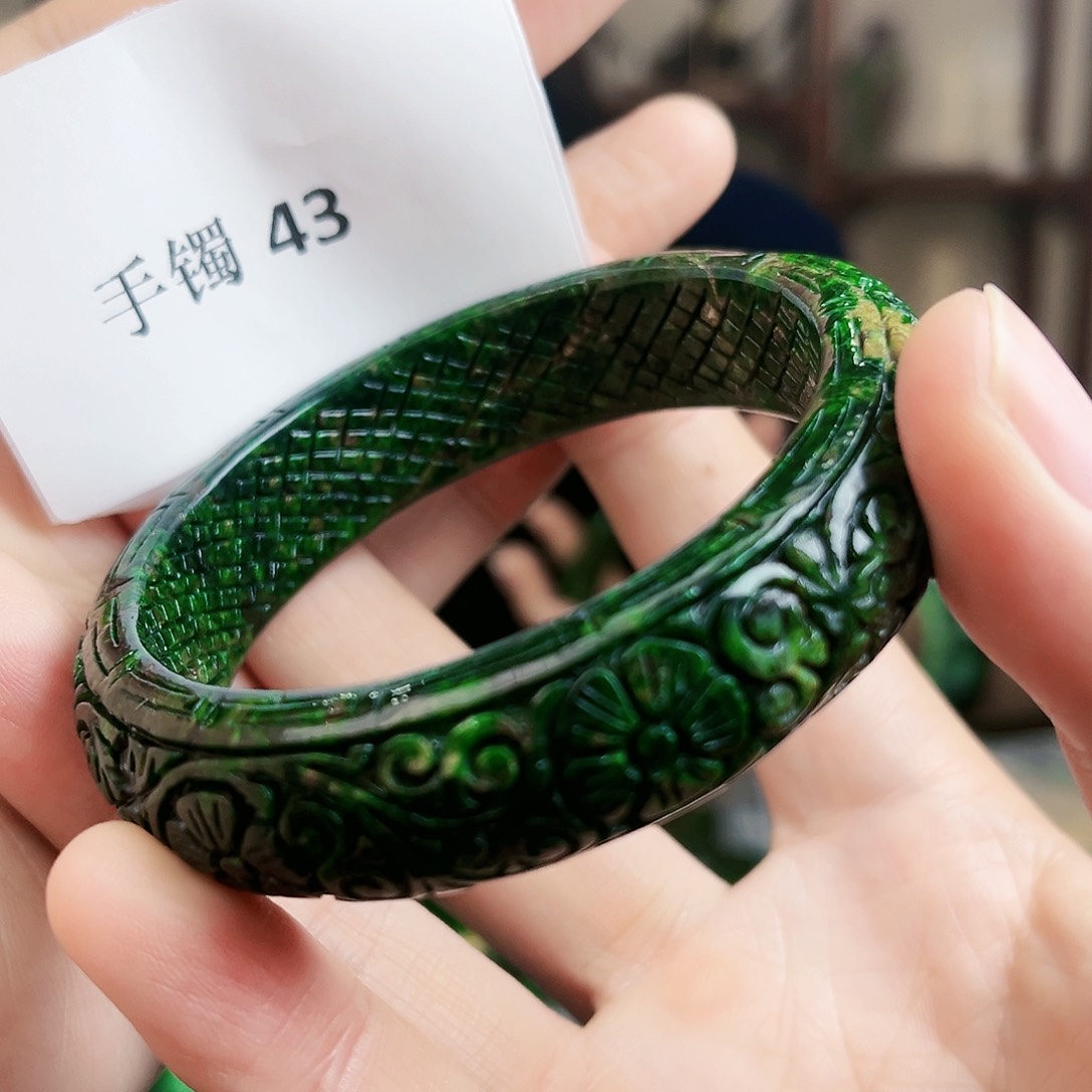 翡翠手镯未镶嵌手镯58.9
