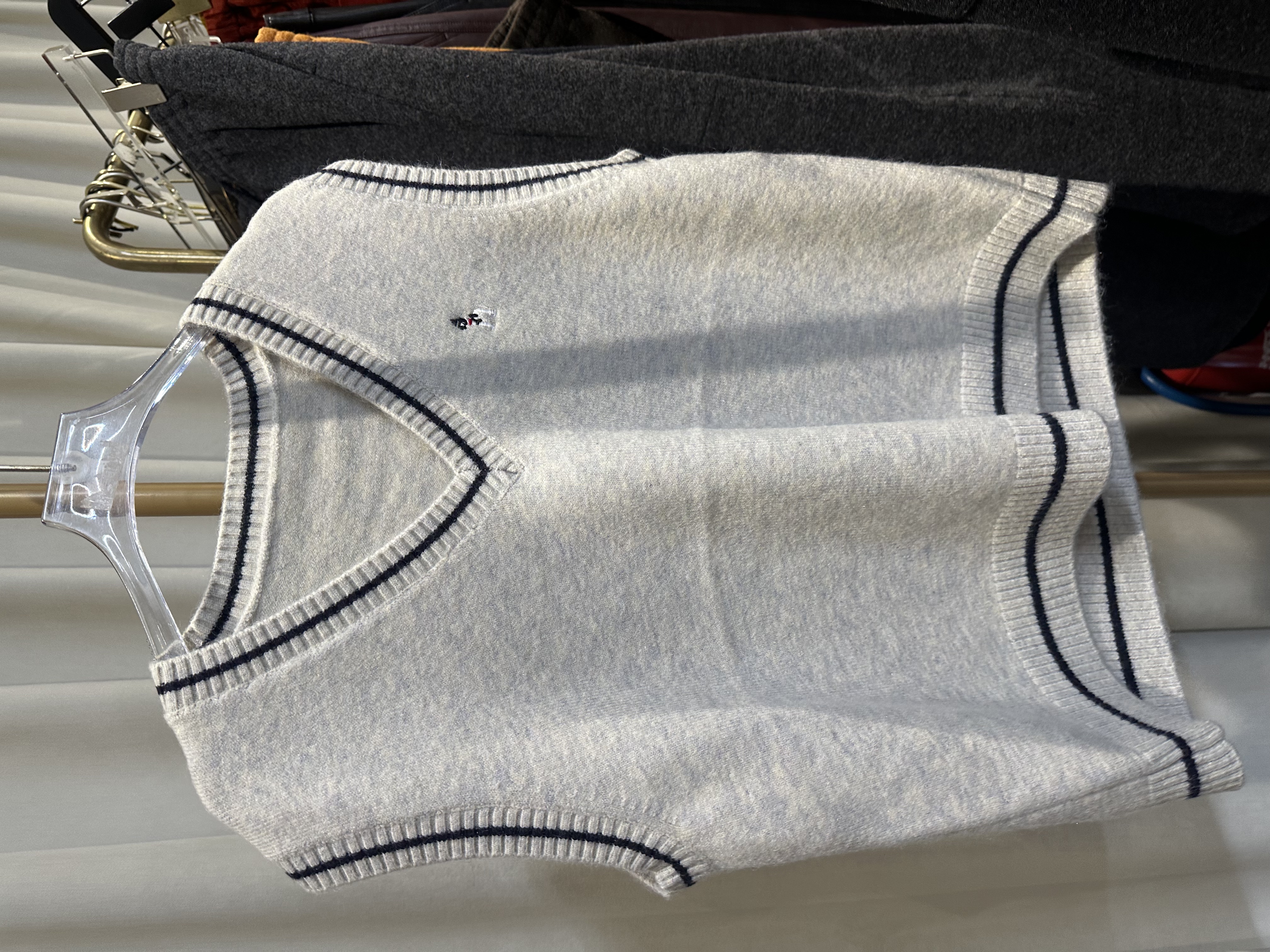 041 秋季刺绣秋冬女马夹网红学院风宽松型V领拼接