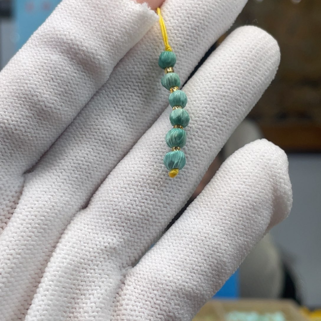 绿松石未镶嵌挂件