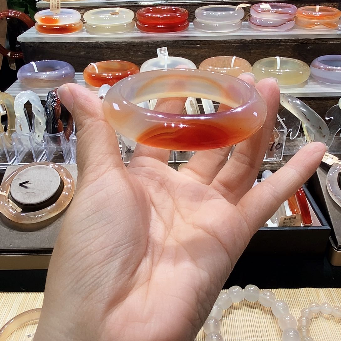 安***然玛瑙/玉髓手镯未镶嵌