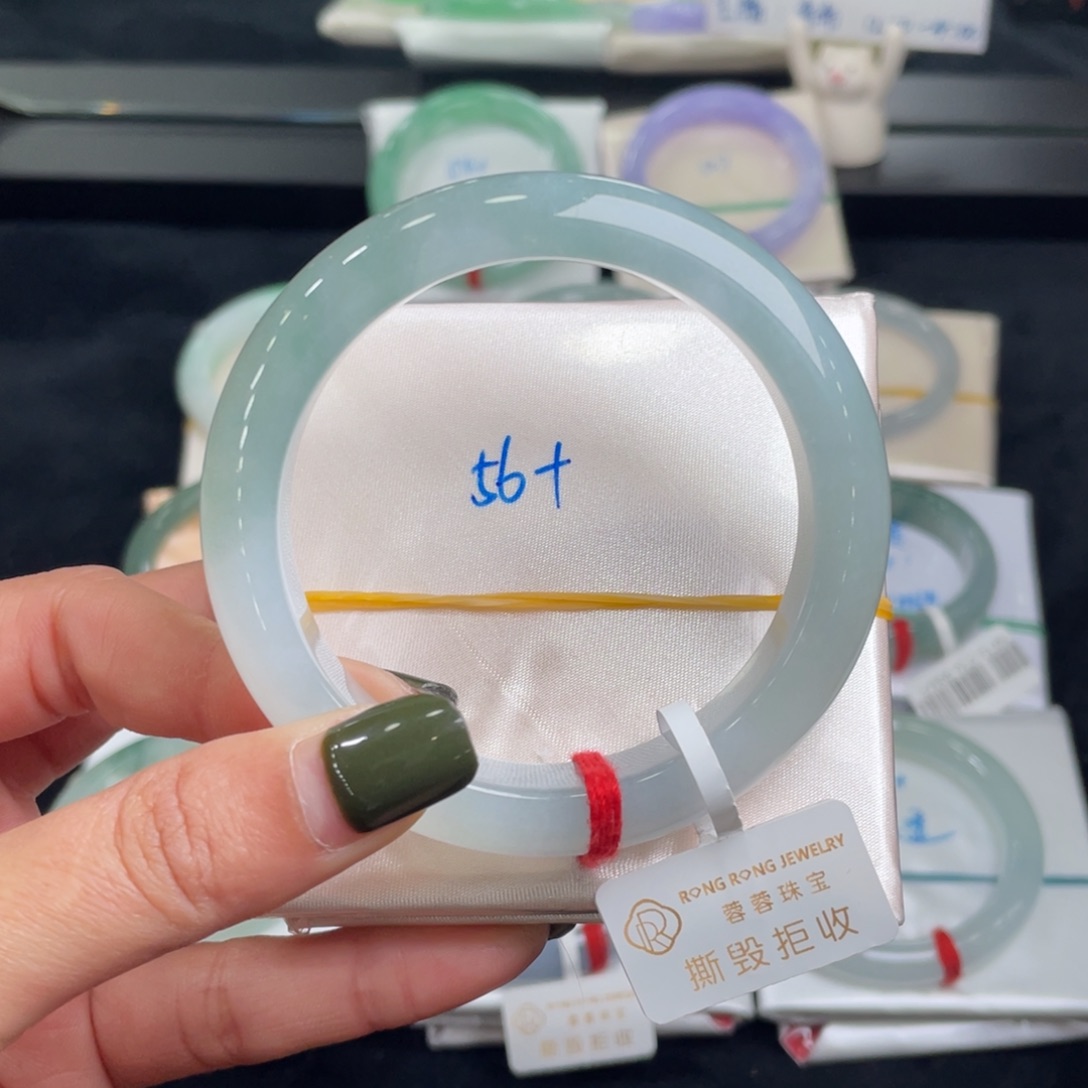 翡翠手镯未镶嵌M**O翡翠手镯