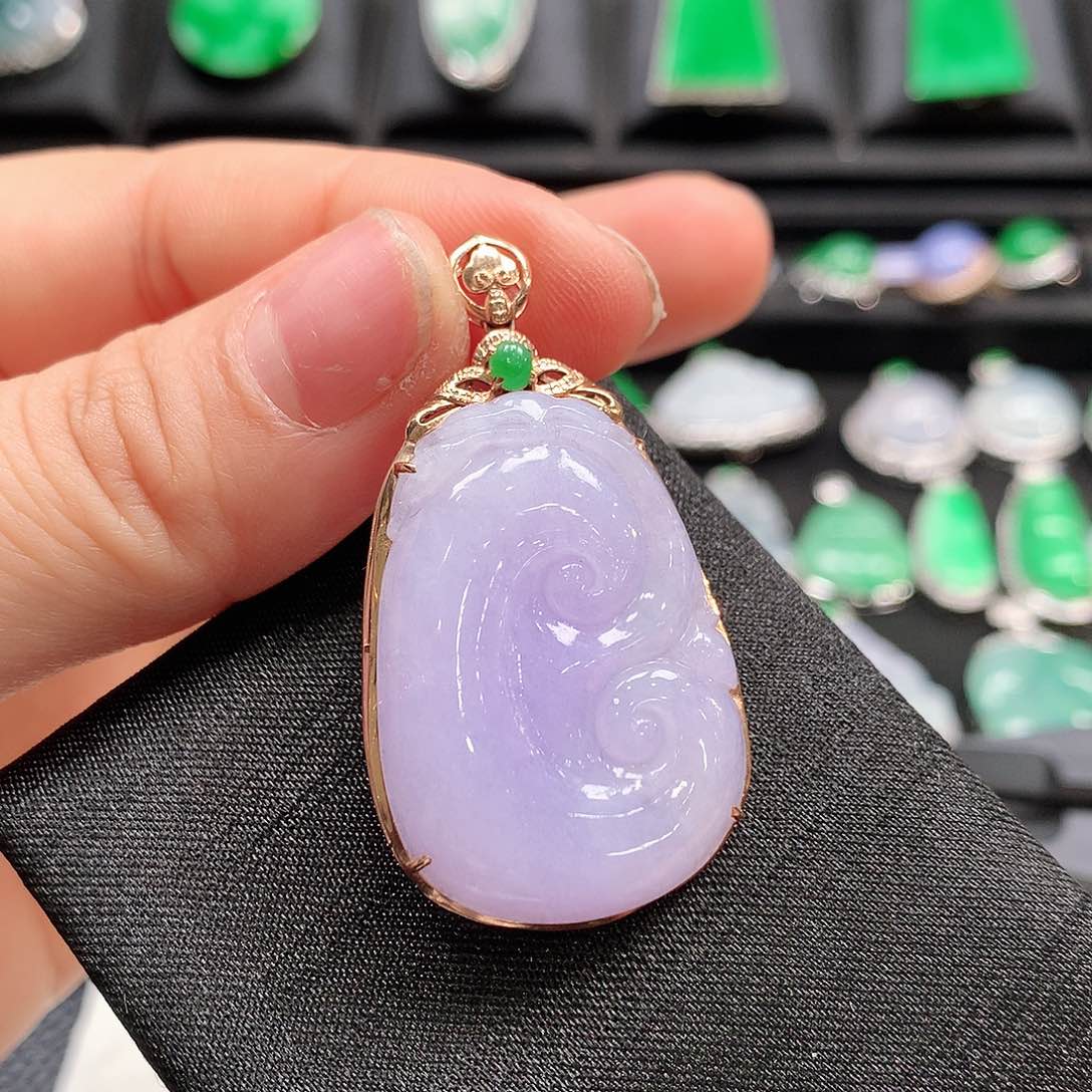 翡翠颈饰18K金镶嵌如意