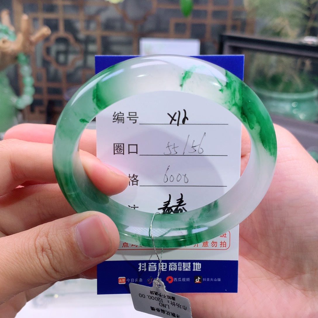 石英质玉手镯未镶嵌肚*
