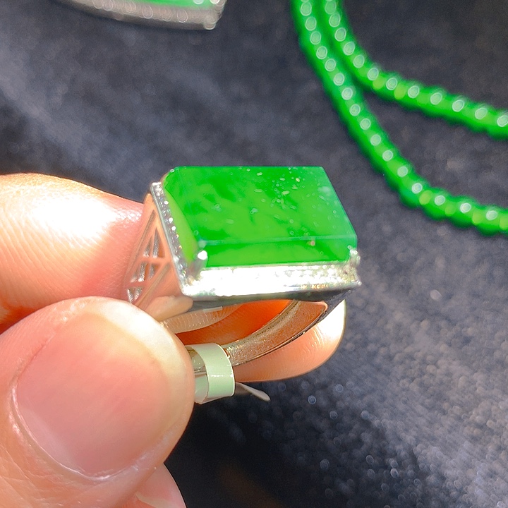 【闪购商品】翡翠颈饰银S925镶嵌翡翠