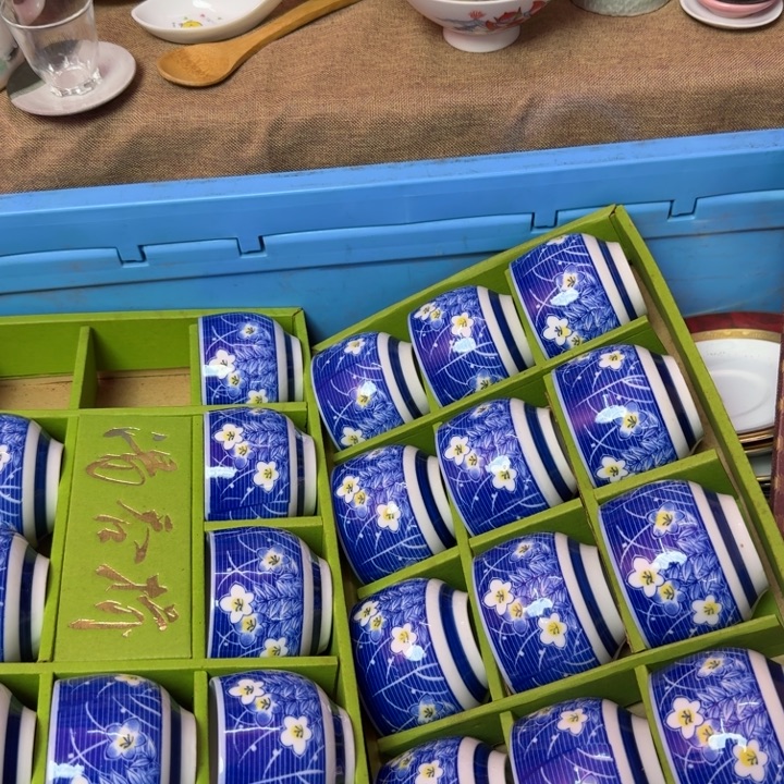 吕***布瓷片瓷片瓷片瓷片40只杯子