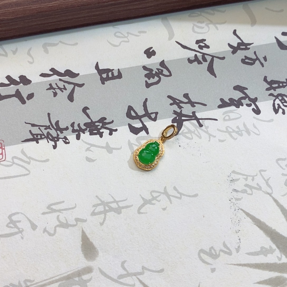 颈饰18K金镶嵌翡翠翡翠
