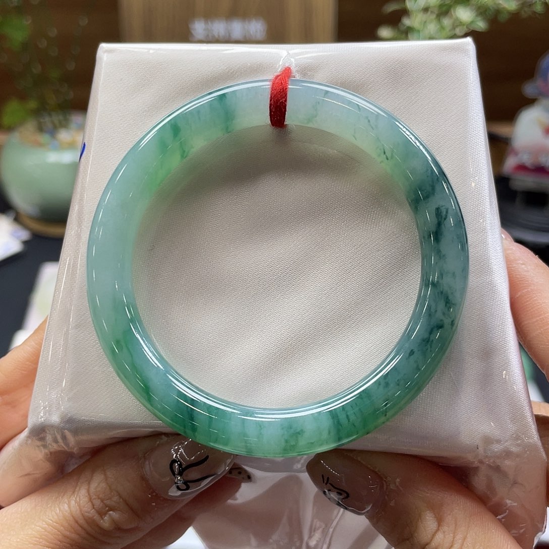 翡翠未镶嵌手镯21 号