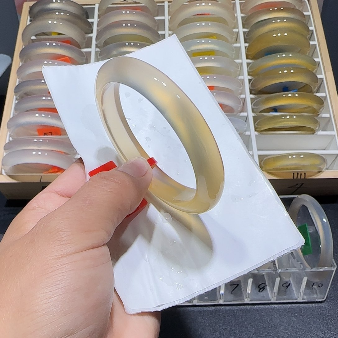 玛瑙/玉髓手镯未镶嵌