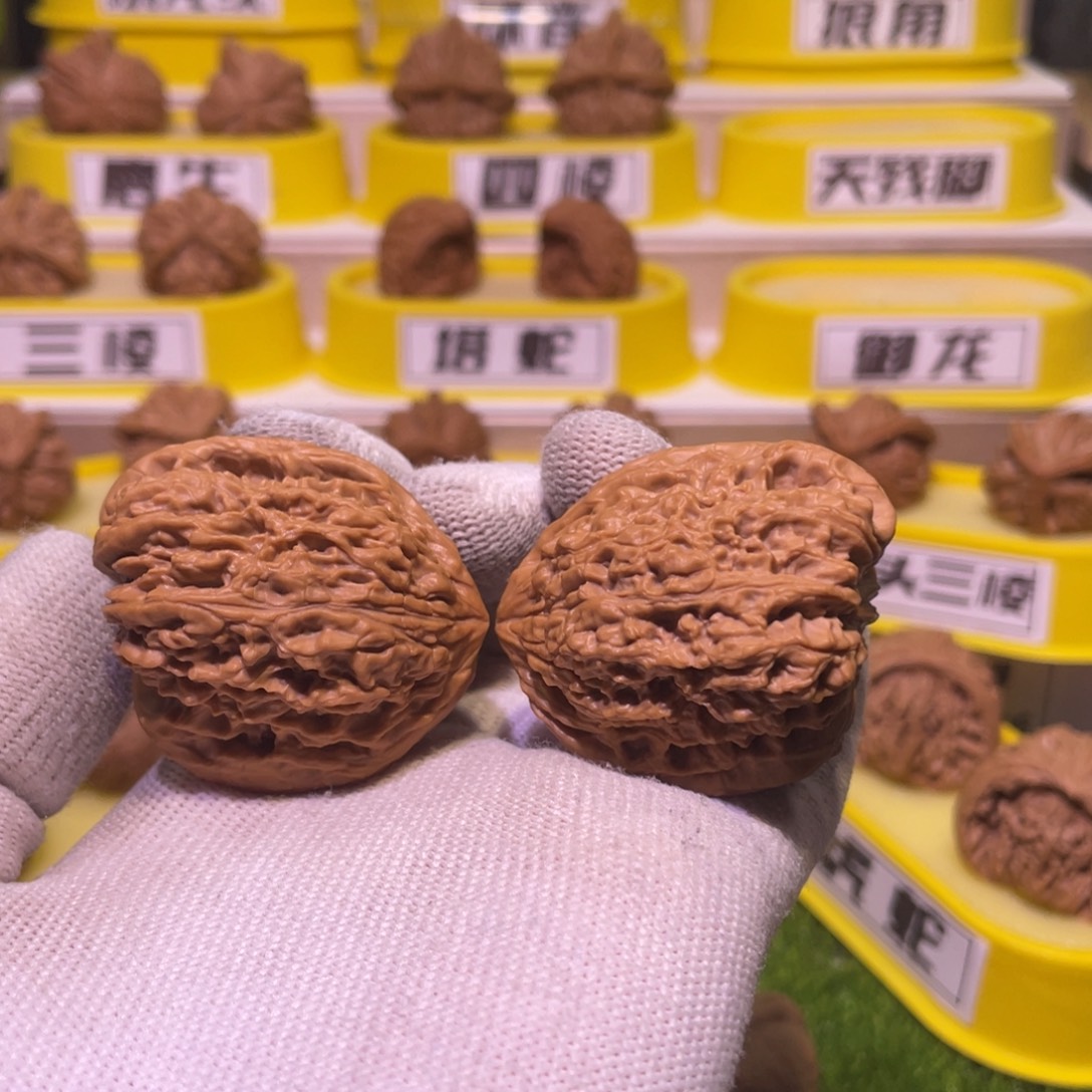 七***本桃核把件南疆石天残脚