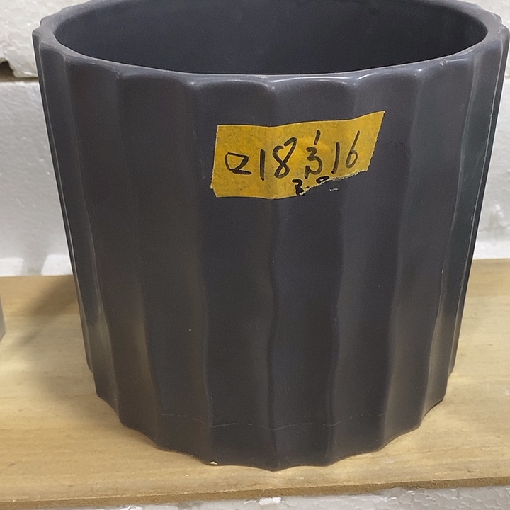 陶瓷花盆有孔 瑕疵介意勿拍 