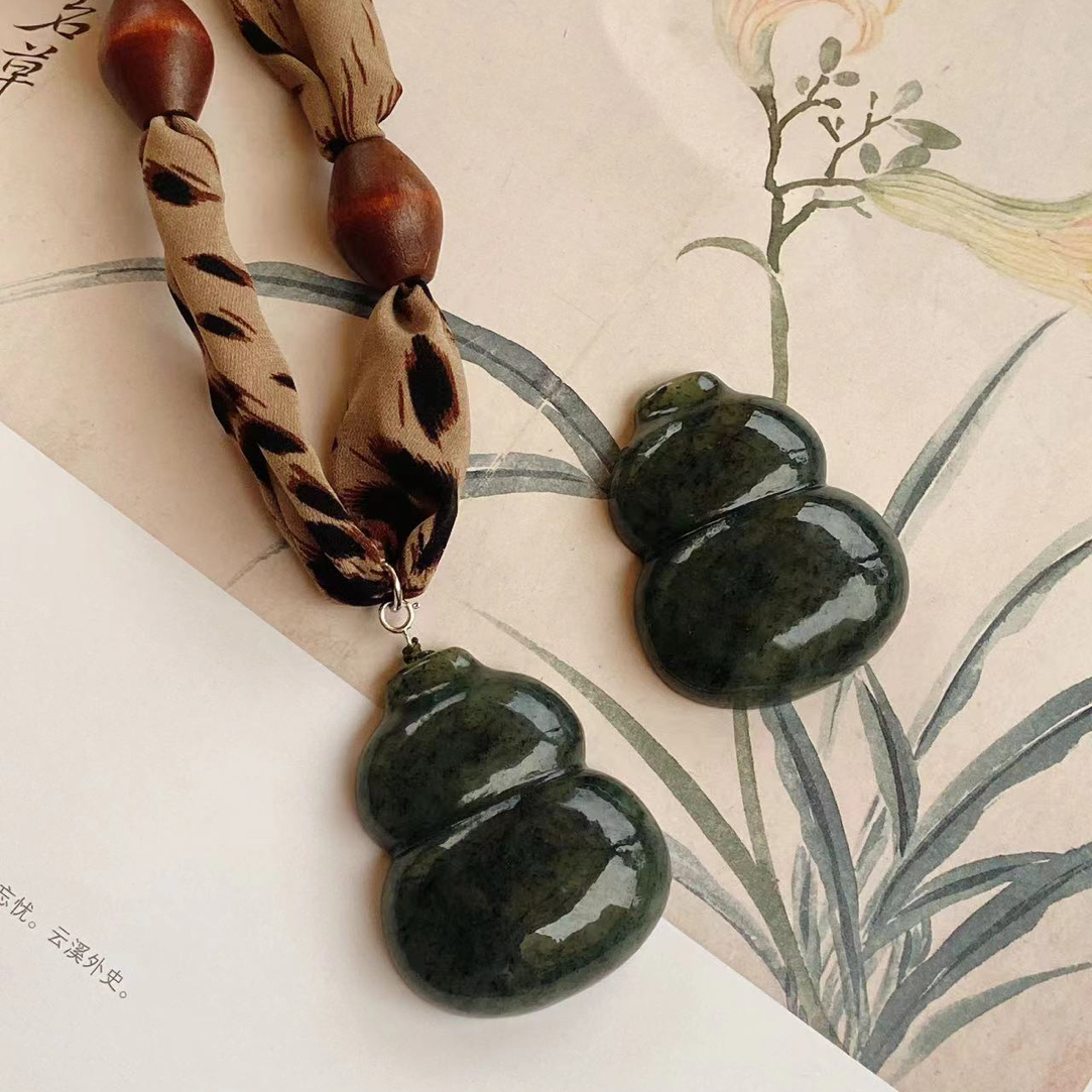 CA366 和田玉青花大葫芦丝带套链多样性发货一个