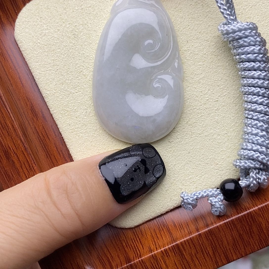 翡翠未镶嵌颈饰如意