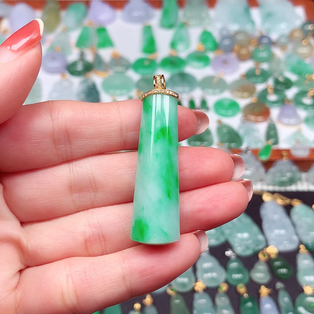 翡翠颈饰18K金镶嵌天然翡翠A货