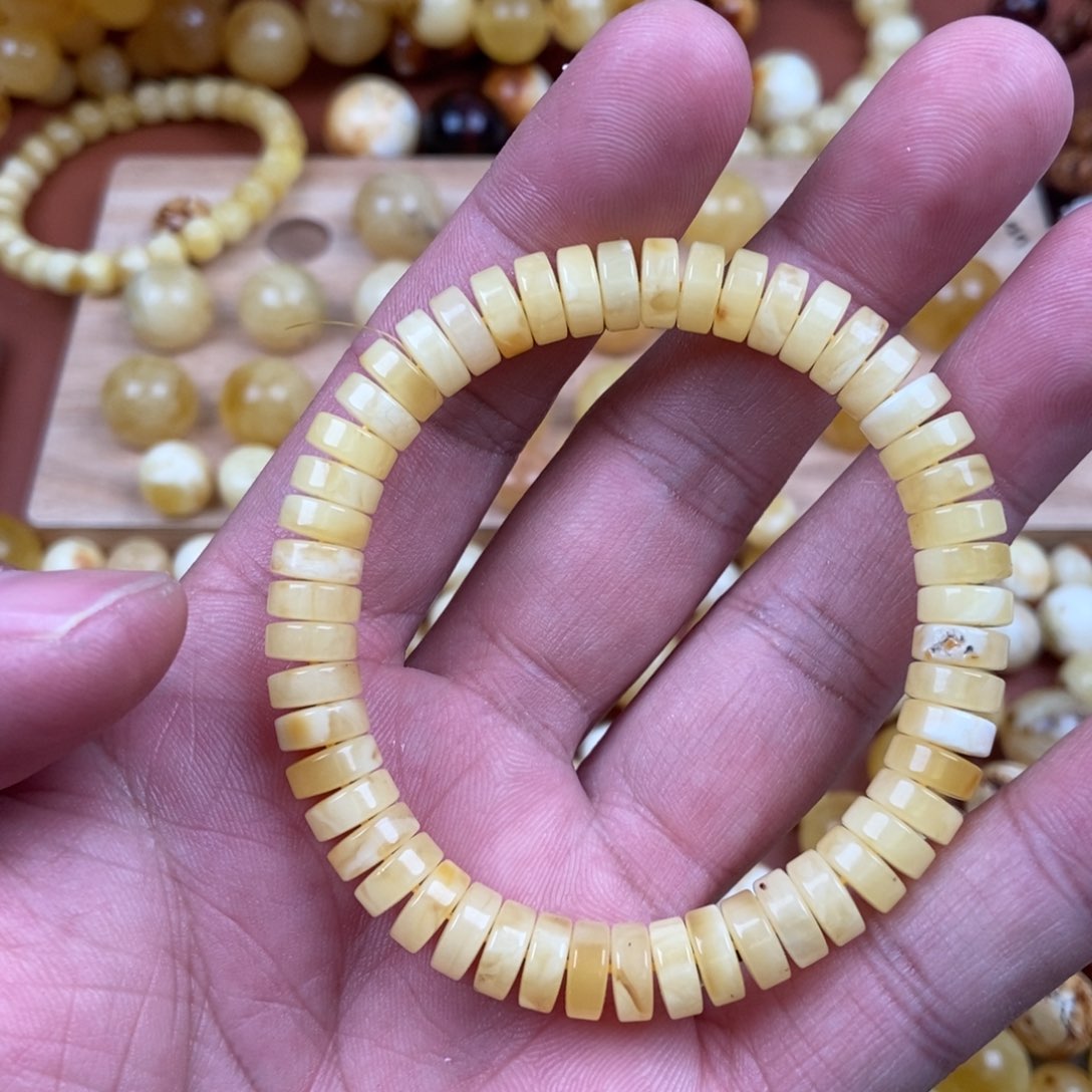 蜜蜡裸石未镶嵌蜜蜡