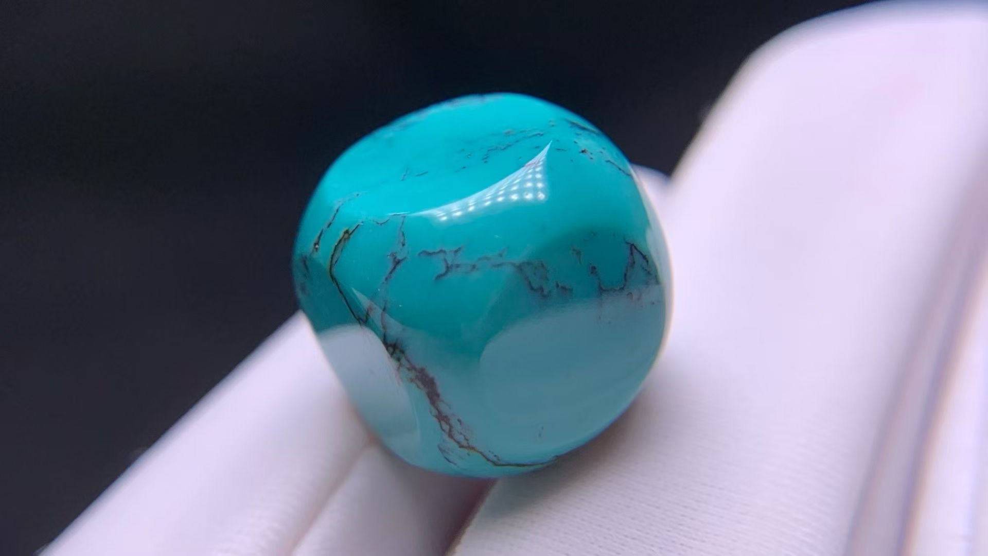 原矿高瓷绿蓝精品玉化水草纹六方单珠，无水无油，直径13mm，无坑裂