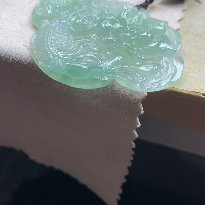 翡翠颈饰未镶嵌吊坠