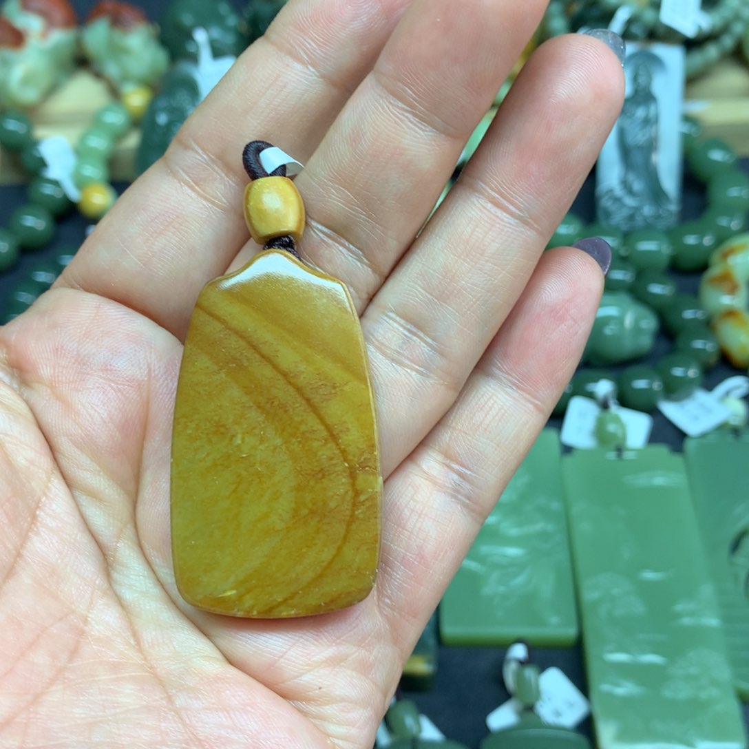 岫岩河磨玉（透闪石质玉）颈饰未镶嵌