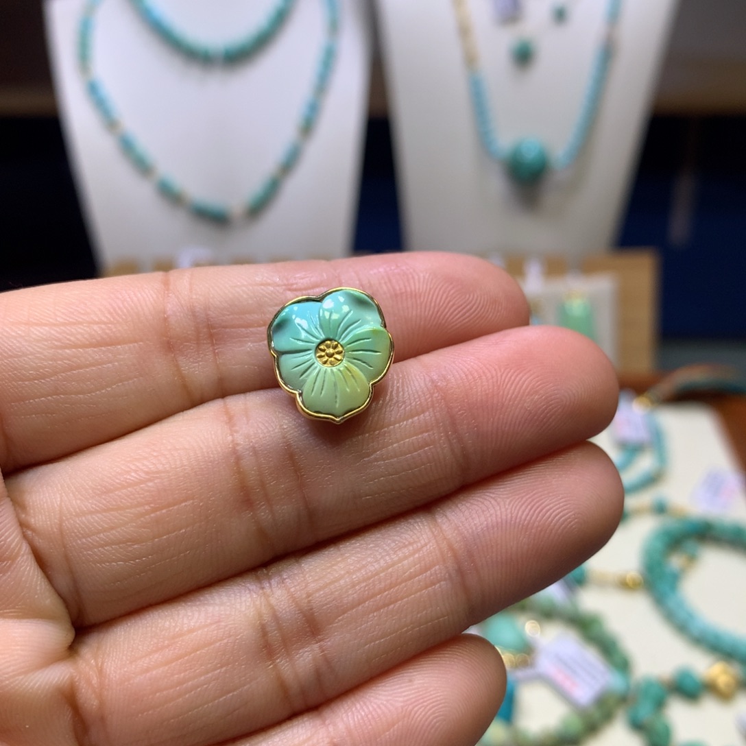 绿松石18K金镶嵌卡子