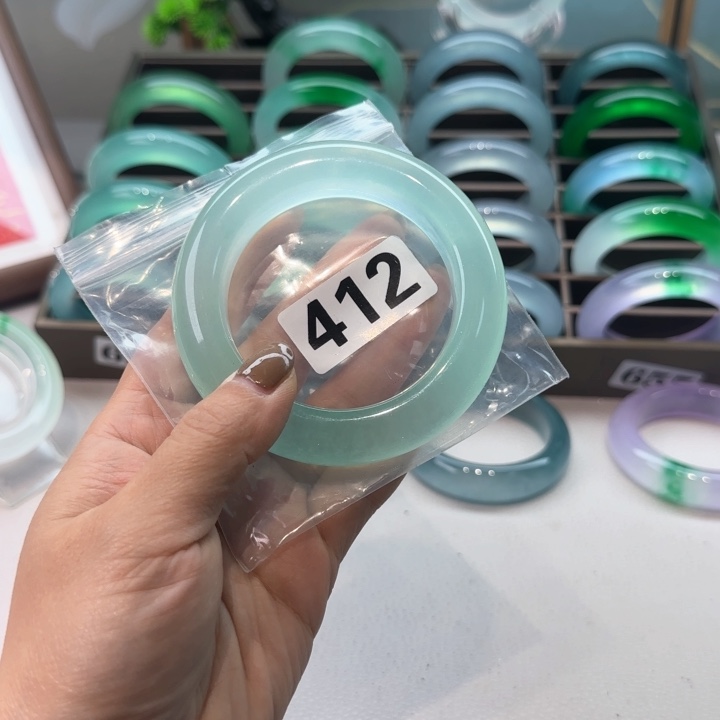 玉睡****…时尚飘花手镯412