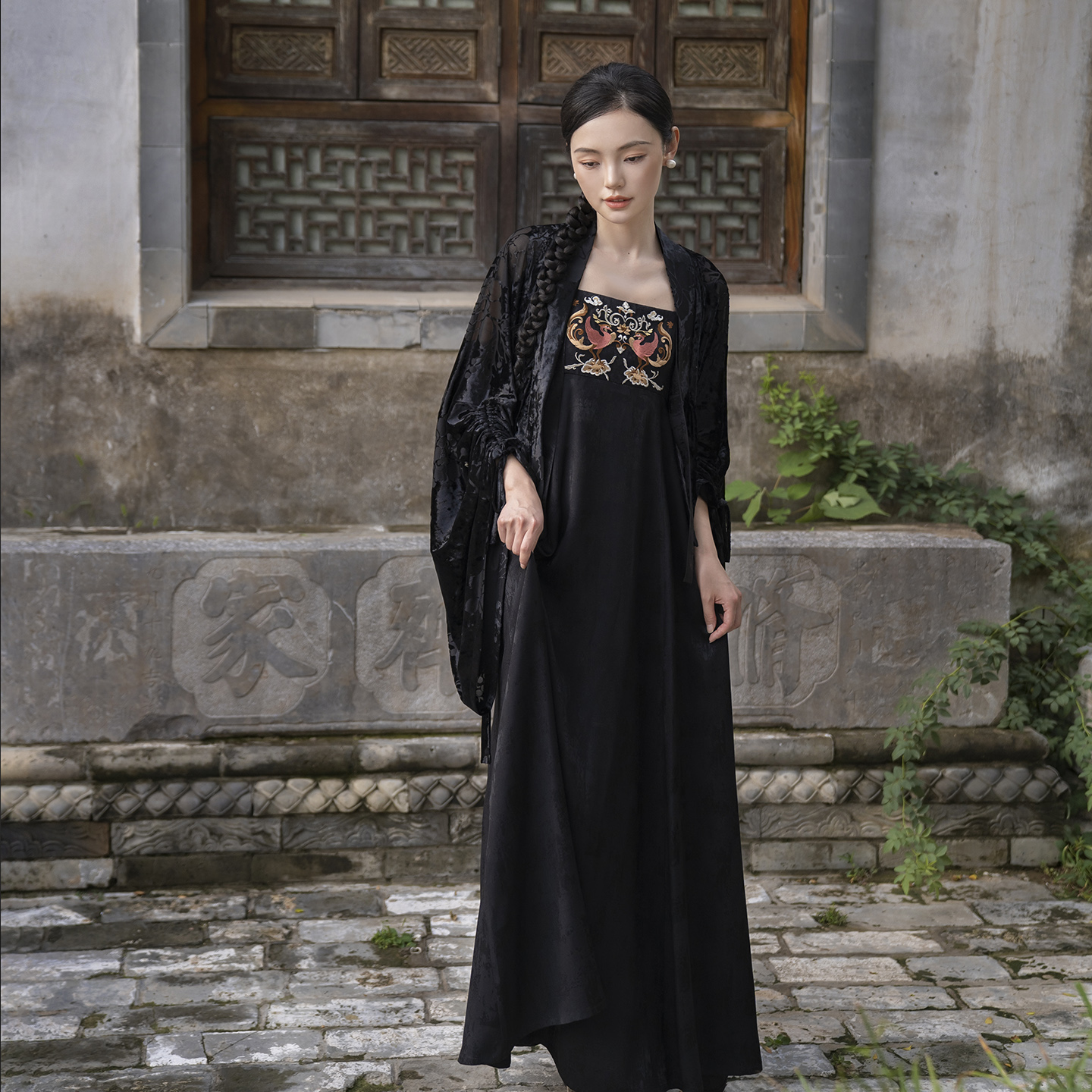无衣饮羽【鸾羽】丝绒提花法门寺披衫刺绣吊带裙套装2025秋季新款
