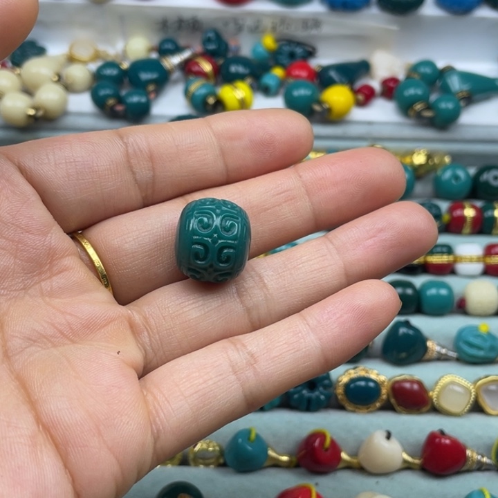 玻璃颈饰雪巴琉璃