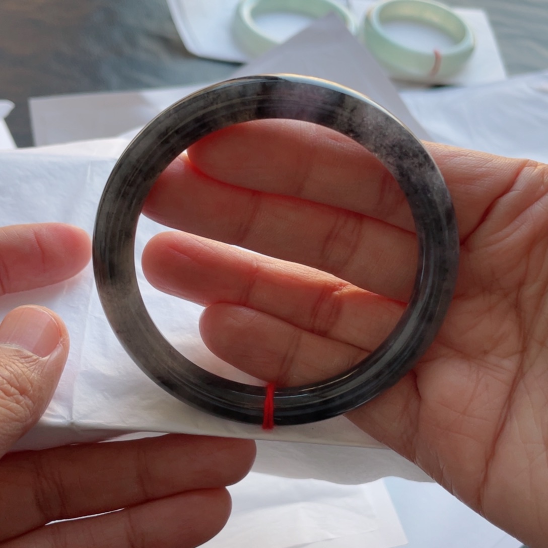 翡翠手镯未镶嵌翡翠手镯