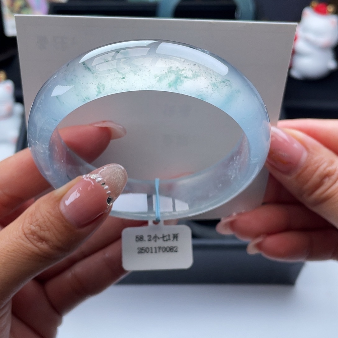 翡翠手镯未镶嵌58圈，定金