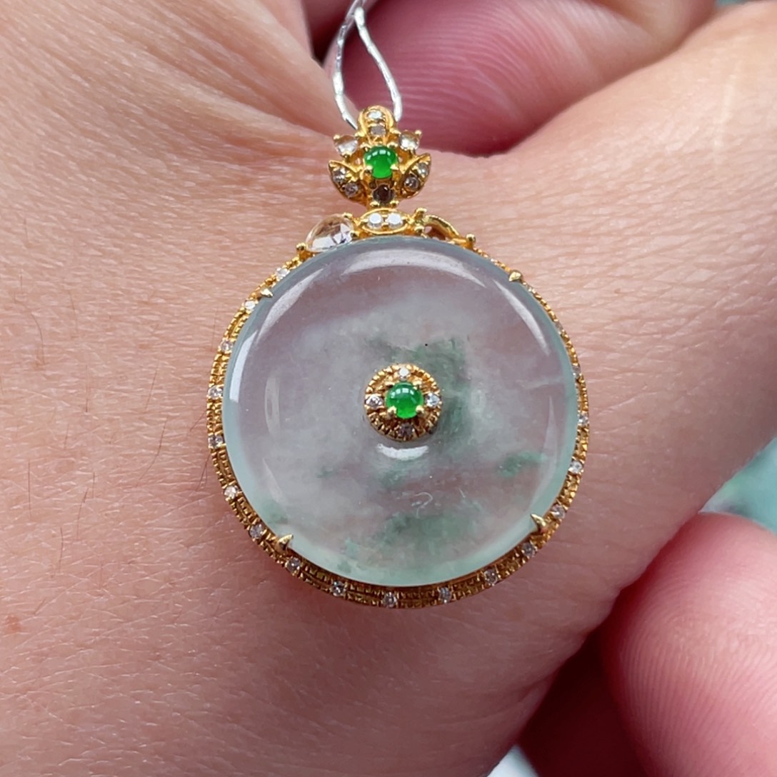 颈饰18K金镶嵌翡翠平安扣