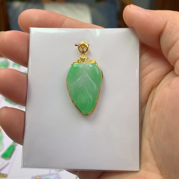 翡翠颈饰18K金镶嵌翡翠翡翠吊坠