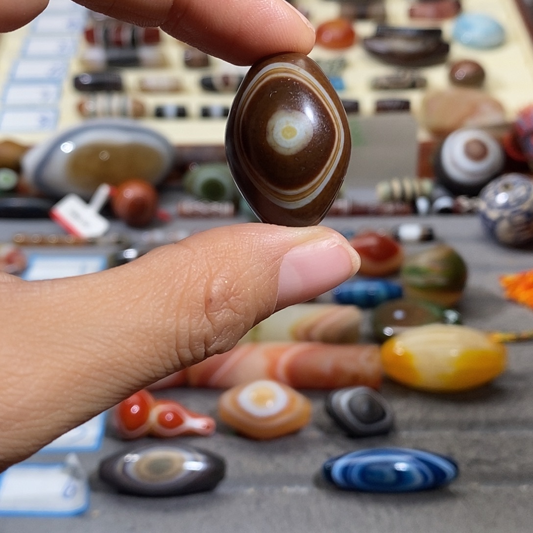 轩***轩玛瑙/玉髓合金颈饰